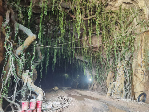大關溶洞亮化項目緊張施工中